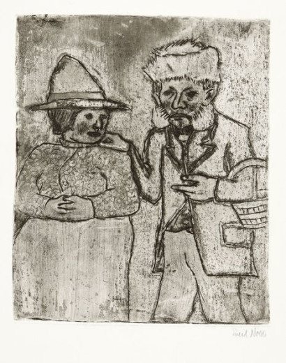 Schwarz-grau-wei&szlig;es Bild eines Mannes und einer Frau. Der Mann mit Bart und Hut legt seine Hand auf die Schulter der Frau; unter dem anderen Arm h&auml;lt er einen Korb. Die Frau tr&auml;gt einen Hut und blickt zu ihm.