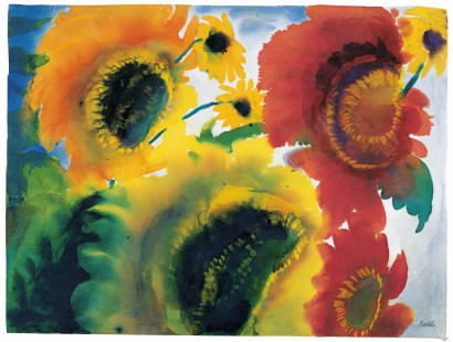 Mehrere gelbe und rote Sonnenblumen mit gr&uuml;nen Stielen und Bl&auml;ttern vor blauem Hintergrund.