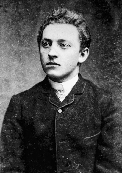 Portr&auml;t von Emil Hansen, sitzend als Lehrling in Flensburg.